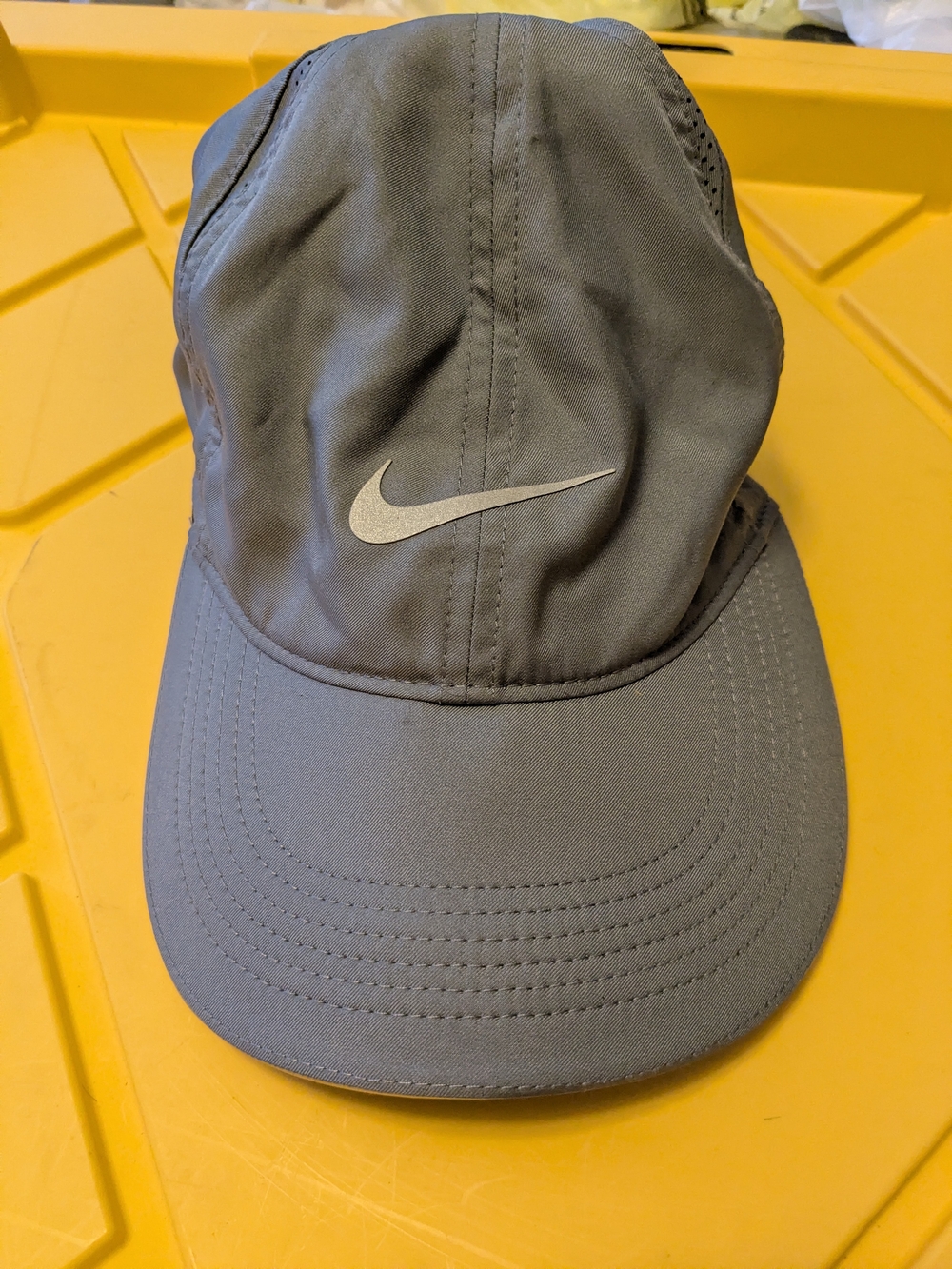 Nike Men’s Gray Performance Running Feather Weight Cap